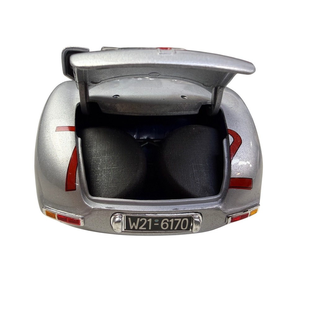 Maisto Mercedes-Benz 300 SLR #722 Stirling Moss 1:18 Diecast Model Silver Car - Picture 8 of 11